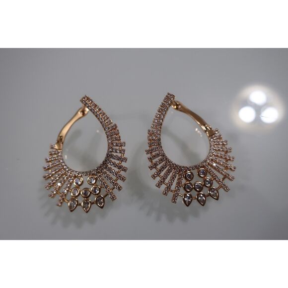 Gold Hoops Earrings Costume Jewelry NWOT - Picture 3 of 6